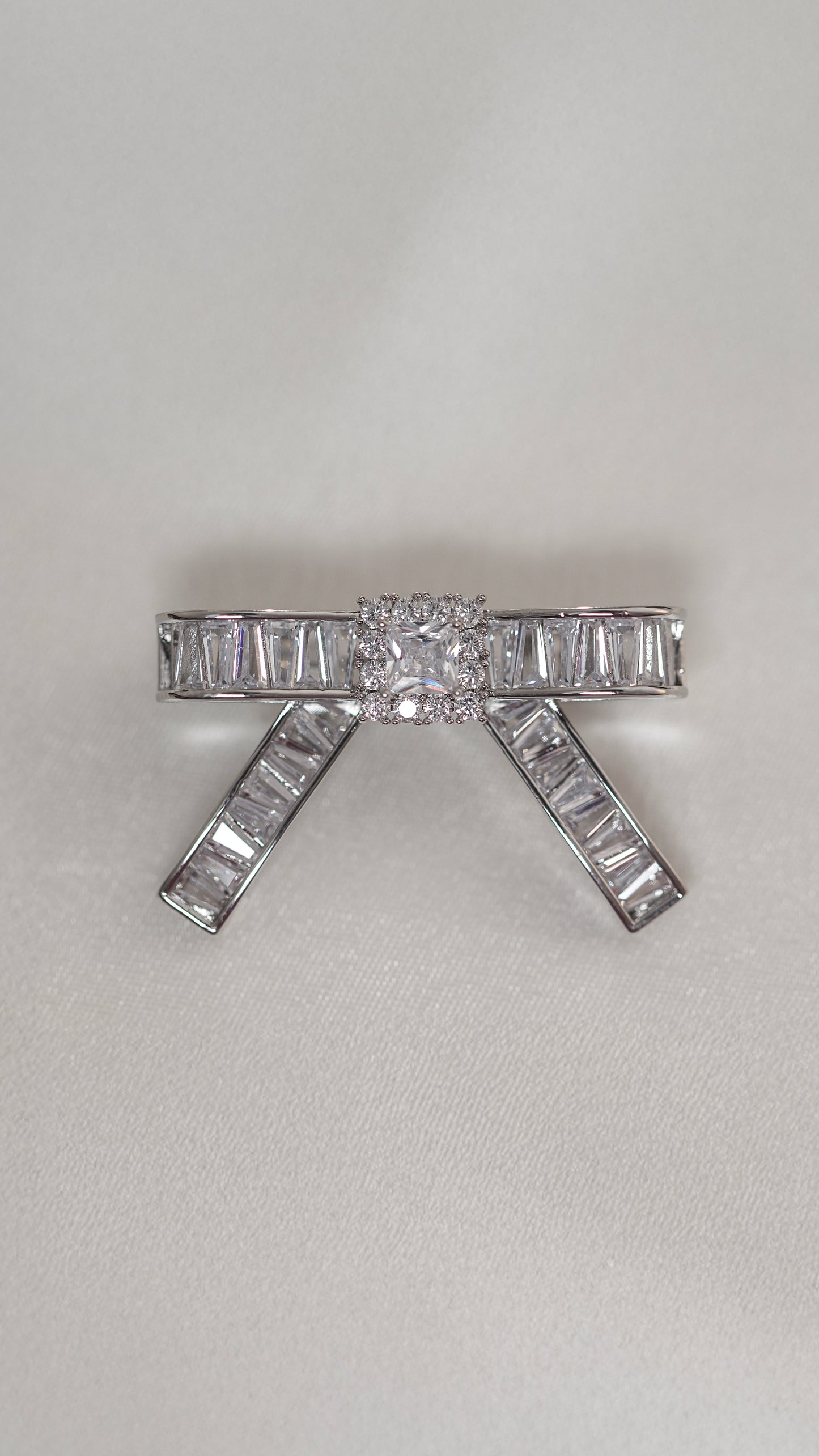 Solitaire Bow Brooch