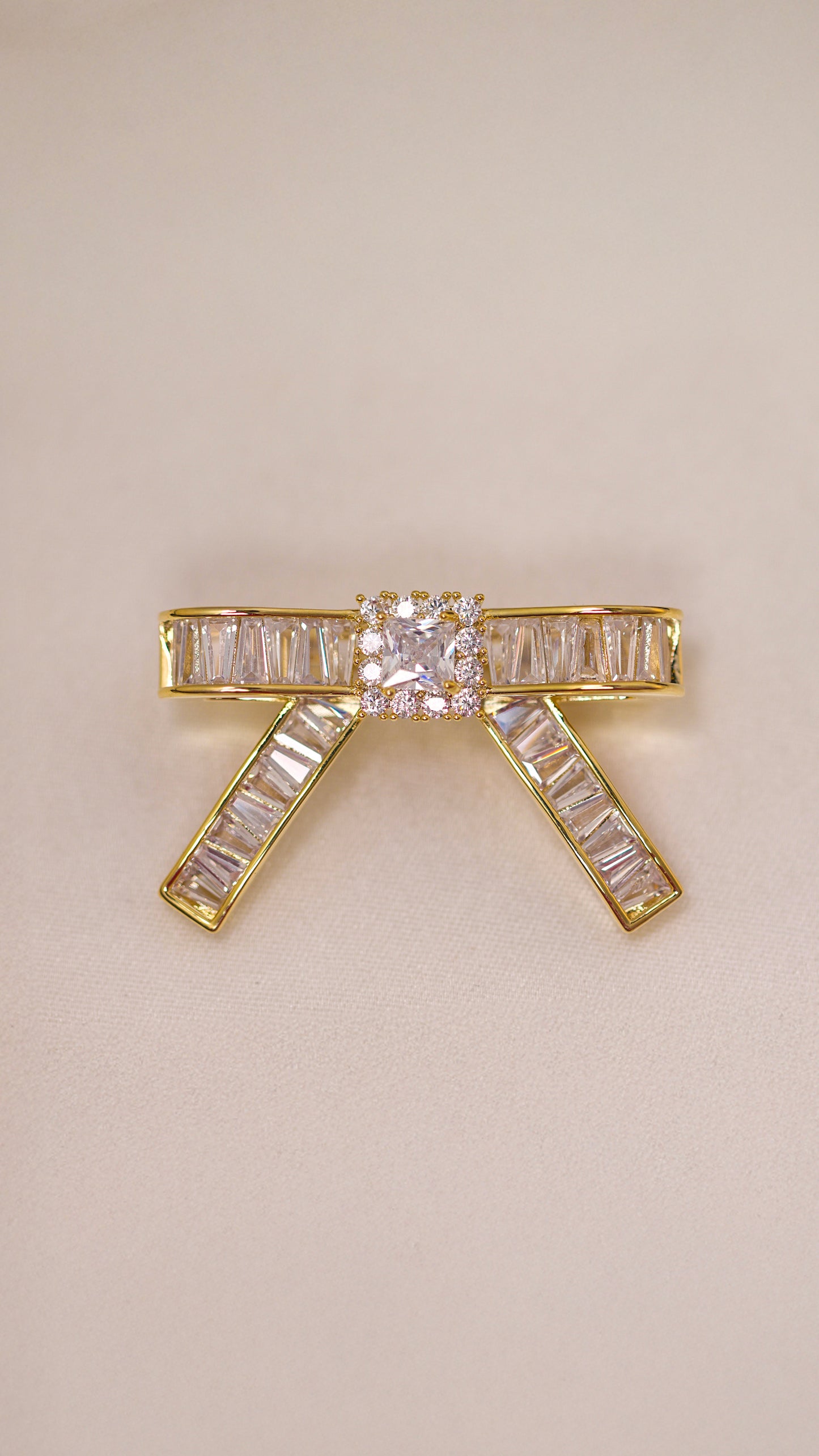 Solitaire Bow Brooch