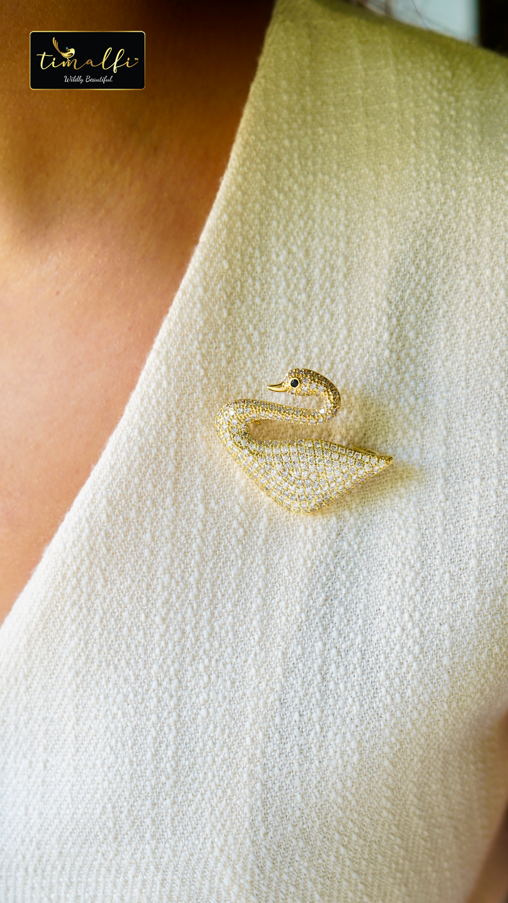 The Swan Brooch – Elegance in Motion