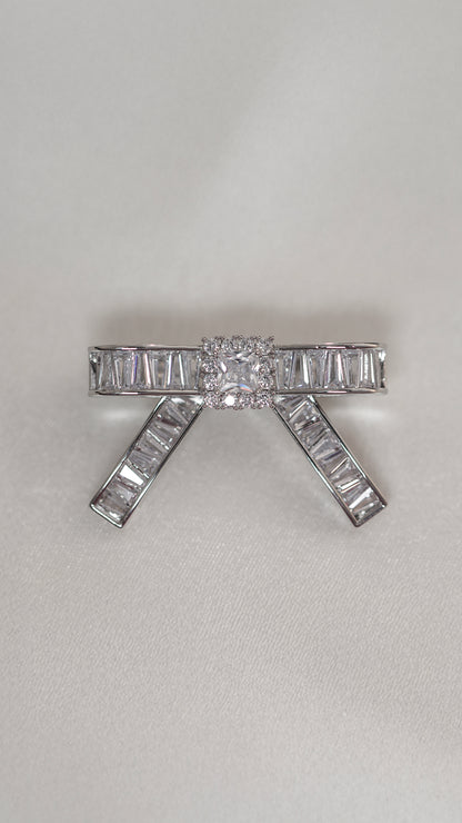 Solitaire Bow Brooch