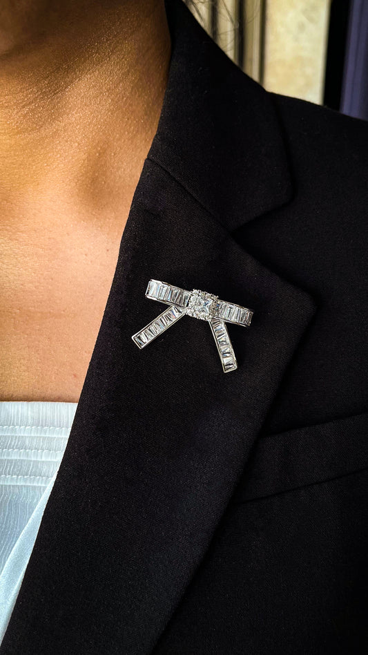 Solitaire Bow Brooch